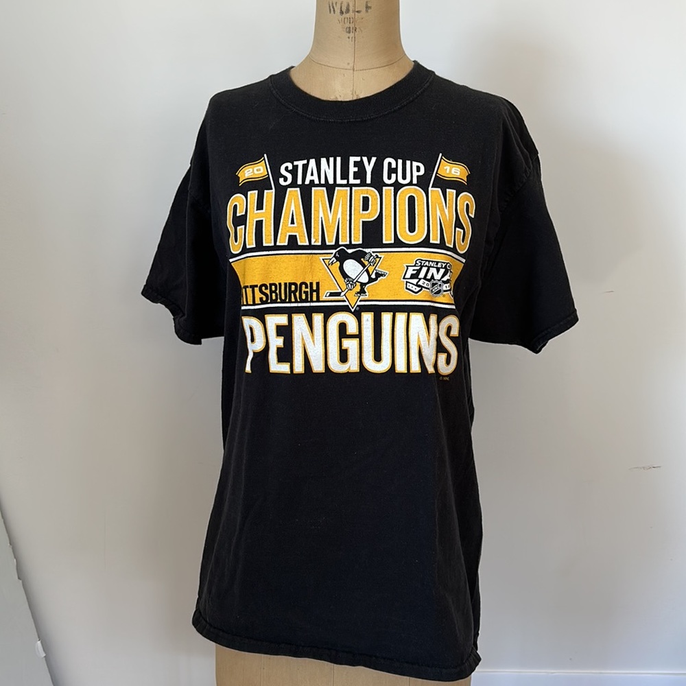 NHL Pittsburgh Penguins t-shirt 2016 Stanley Cup Champions Trophy souvenir top L